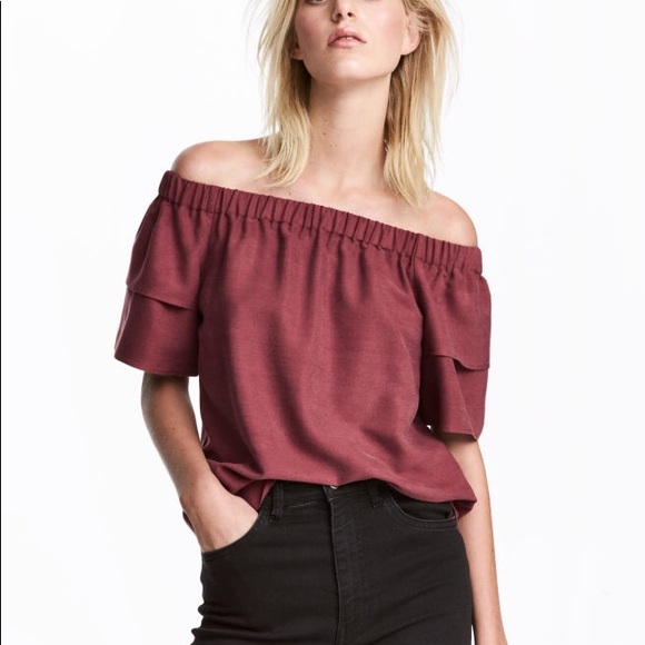 Burgundy off-the-shoulder - Picture 1 of 2